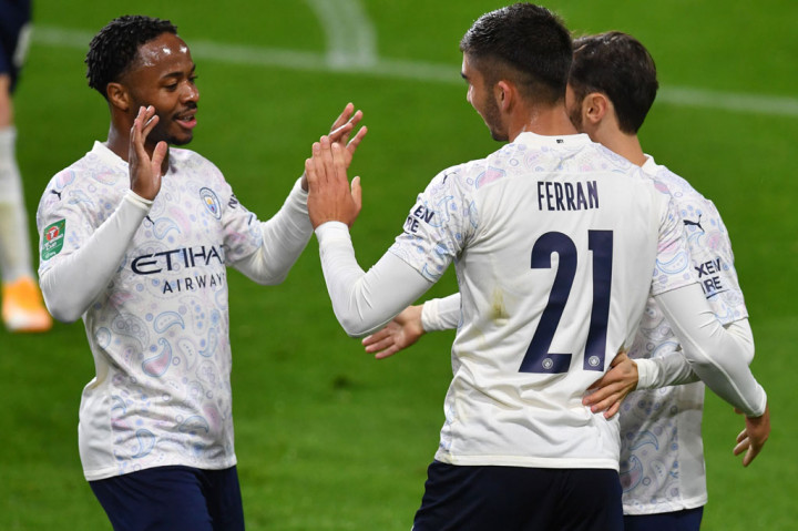 Sterling melakukan selebrasi bersama rekan-rekan setimnya usai mencetak gol kedua ke gawang Burnley.