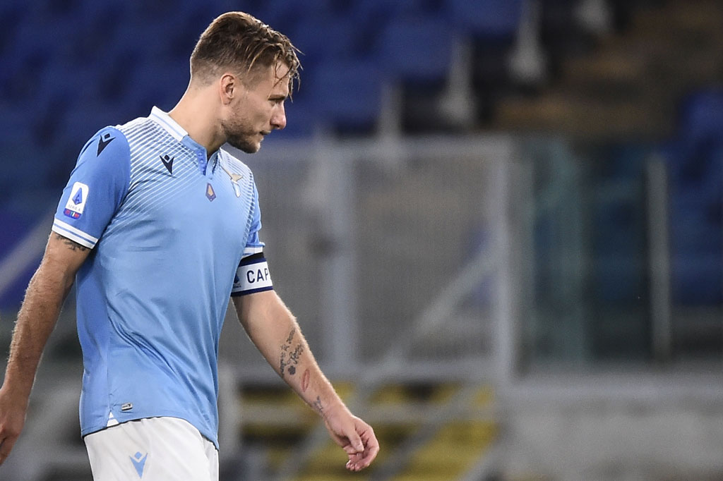 Tertinggal dua gol membuat Lazio semakin gencar menyerang. Mereka hampir memperkecil ketertinggalan lewat sepakan Immobile. Sayang bola masih membentur bagian bawah mistar gawang.