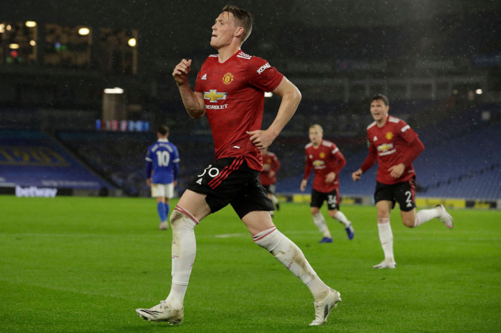 Scott McTominay melakukan selebrasi usai menjebol gawang tuan rumah yang dijaga kiper Jason Steele.