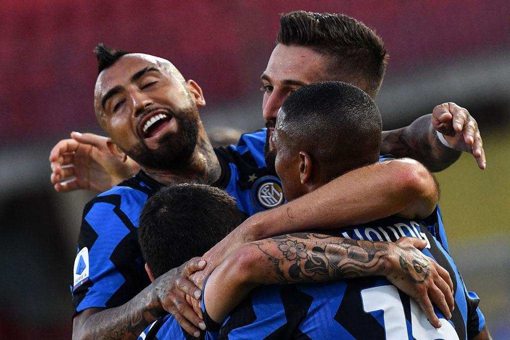 Roberto Gagliardini kemudian turut mencatatkan namanya di papan skor pada menit ke-25 untuk membawa timnya unggul 2-0. 