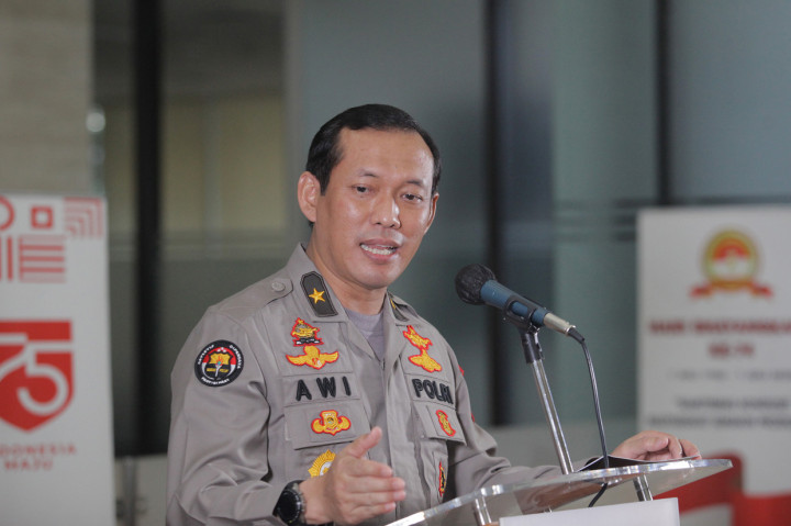 Karo Penmas Divisi Humas Polri Brigjen Pol Awi Setiyono memberikan keterangan kepada wartawan terkait gelar perkara kasus kebakaran gedung Kejaksaan Agung (Kejagung) di Mabes Polri, Jakarta.