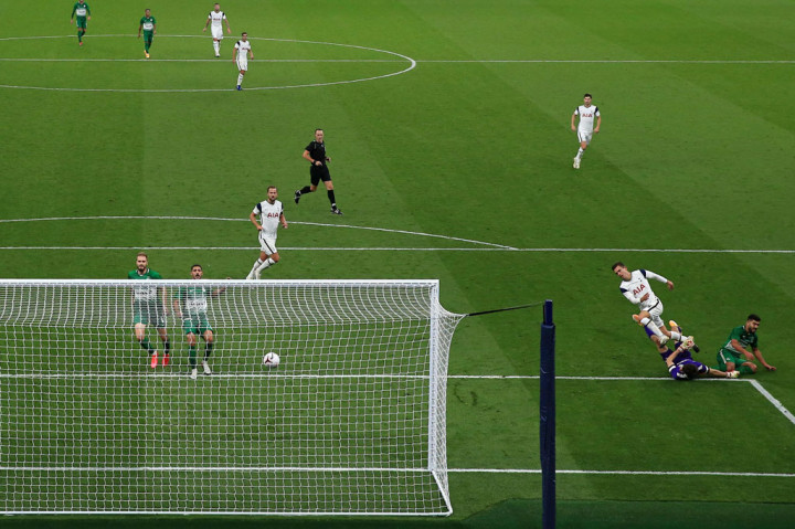 Giovani Lo Celso kemudian menyumbang dua gol dalam rentang waktu singkat yakni pada menit ke-36 dan 39.