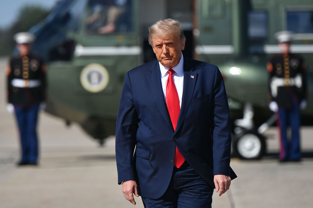 Trump telah menjani pemeriksaan dan masa karantina sejak Kamis, 1 Oktober 2020, setelah salah satu penasihat terdekatnya, Hope Hicks, dilaporkan pada tertular covid-19.