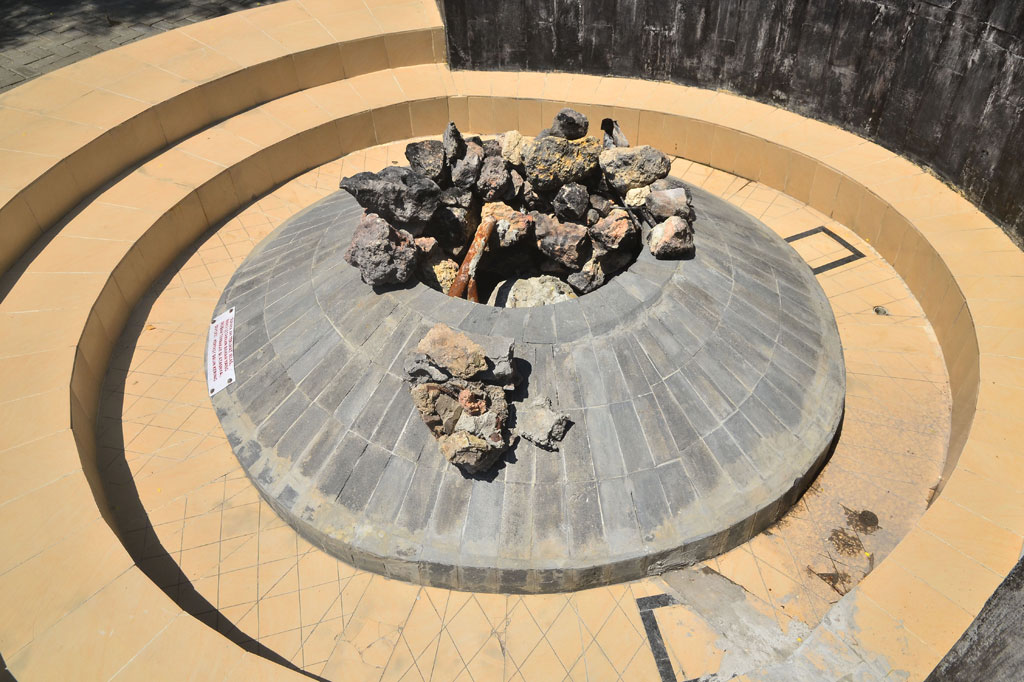 Kondisi situs Api Abadi Mrapen yang padam di Desa

Manggarmas, Godong, Grobogan, Jawa Tengah, Jumat, 2

Oktober 2020. 