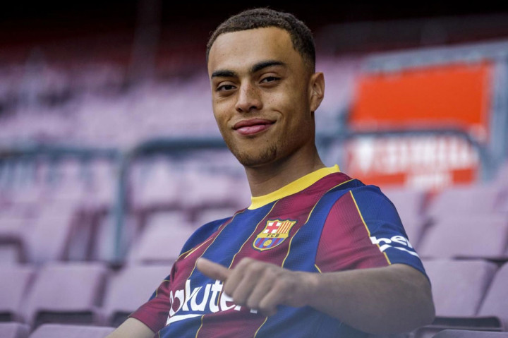 Pemain berusia 19 tahun tersebut didatangkan dari Ajax Amsterdam dengan nilai transfer sebesar 21 juta euro (sekitar Rp366 miliar) serta potensi tambahan 5 juta euro (sekitar Rp87 miliar) dari transfer tersebut. 