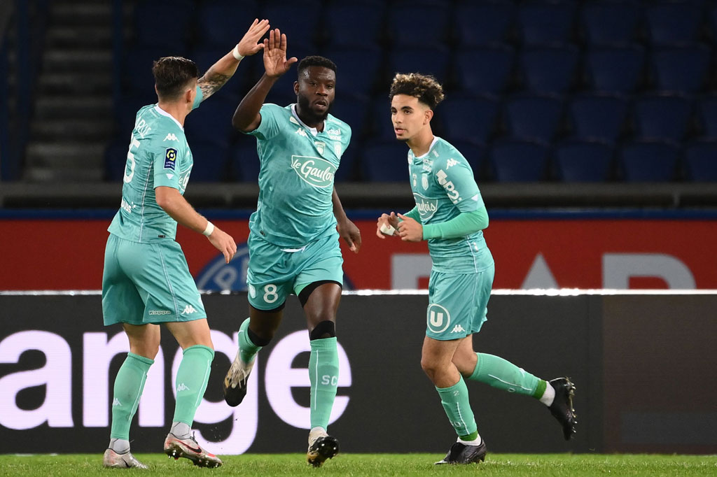 Pada menit ke-52 Angers memperkecil ketertinggalan lewat Ismael Traore.