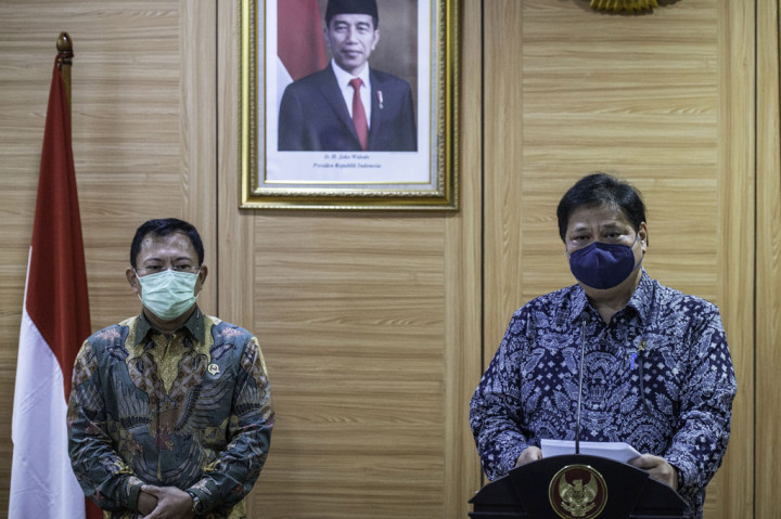 Menurut dia, tahap kedua pada kuartal I-2021 ditargetkan sudah ada 75 juta vaksin, kemudian pada kuartal II-2021 sebanyak 105 juta vaksin, kemudian kuartal III-2021 sebanyak 80 juta dan kuartal IV-2021 sebanyak 80 juta vaksin.