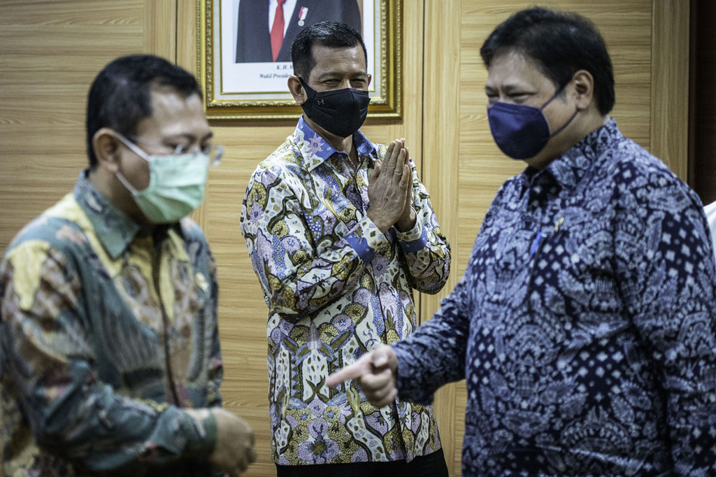 Ketua Komite Penanganan Covid-19 dan Pemulihan Ekonomi Nasional (PC-PEN) ini menambahkan pemerintah menargetkan vaksinasi untuk 160 juta orang dengan kebutuhan mencapai kisaran 320-370 juta vaksin.