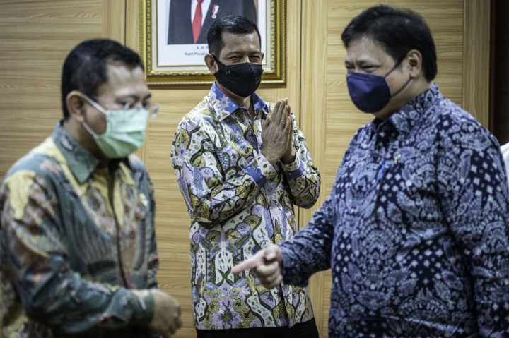 Ketua Komite Penanganan Covid-19 dan Pemulihan Ekonomi Nasional (PC-PEN) ini menambahkan pemerintah menargetkan vaksinasi untuk 160 juta orang dengan kebutuhan mencapai kisaran 320-370 juta vaksin.