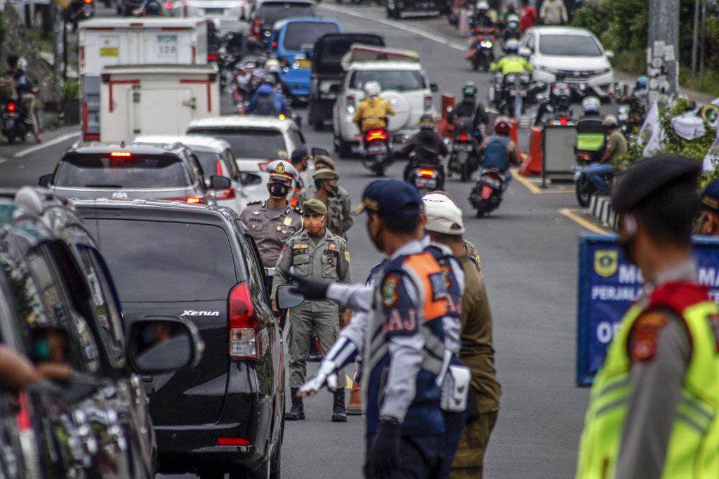 Pembatasan tersebut sebagai upaya mencegah membludaknya pengunjung serta dalam mengantisipasi penyebaran covid-19.