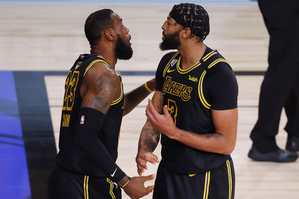 Anthony Davis dan LeBron James membawa LA Lakers meraih kemenangan 124-114 atas Miami Heat pada gim kedua final NBA. Lakers hanya membutuhkan dua kemenangan lagi untuk merengkuh gelar NBA yang terakhir kali mereka raih pada 2010 silam.