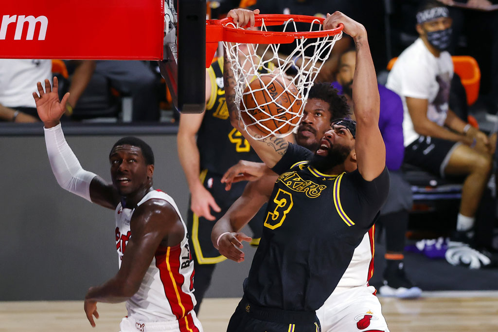 Sementara itu Anthony Davis yang bermain di final NBA pertama kalinya meraih 32 poin dan 14 rebound.