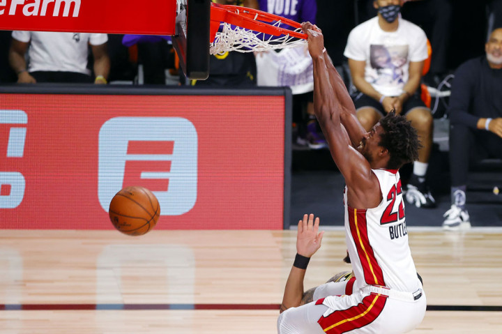Sementara itu Jimmy Butler memimpin Heat dengan 25 poin dan Kelly Olynyk menambah 24 poin setelah keluar dari bangku cadangan.