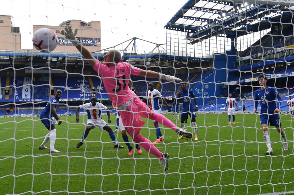Pada menit ke-66 Chelsea menggandakan keunggulan lewat sundulan Kurt Zouma menyambut umpan silang Chilwell dalam situasi sepak pojok.