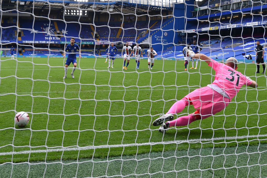 Keputusan Azpilicueta terbukti jadi keputusan tepat sebab gelandang Italia itu sukses memperdaya kiper Vicente Guaita kembali guna menambah keunggulan tuan rumah jadi 4-0.