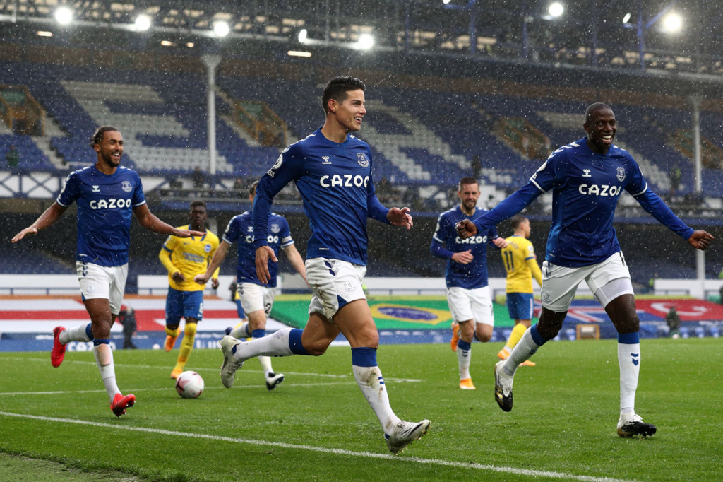 Tambahan tiga angka membuat Everton naik ke puncak klasemen sementara dengan 12 poin dari empat laga.  AFP Photo/Jan Kruger