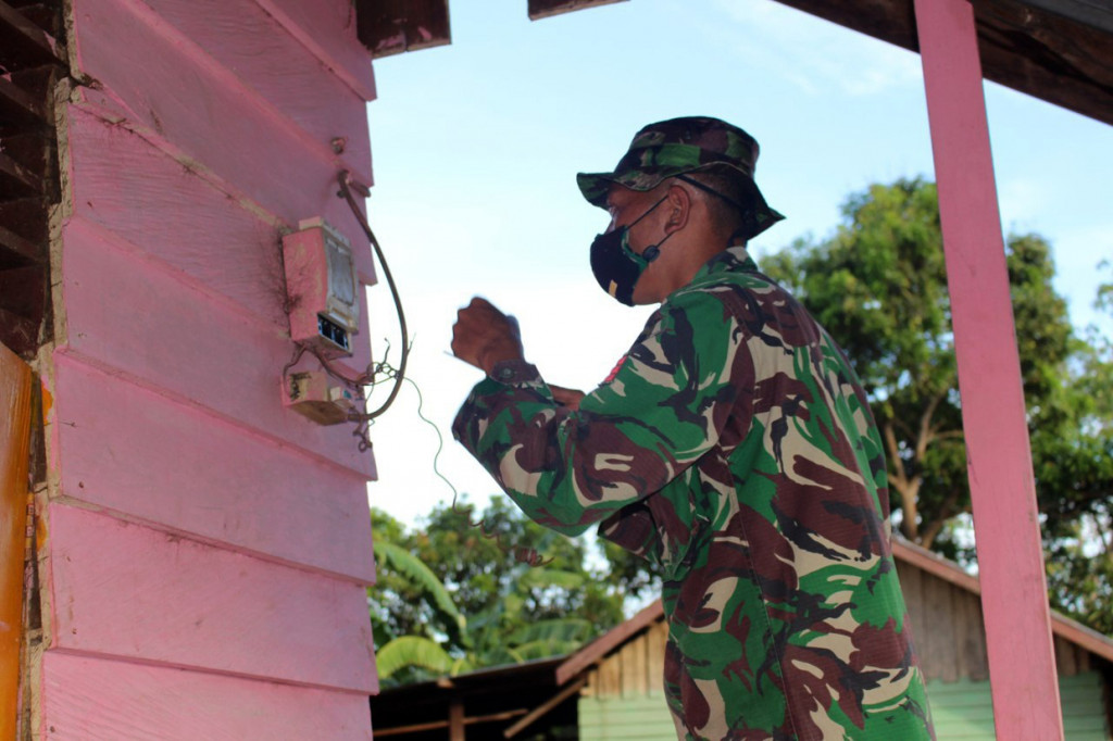 Dalam kurun waktu selama lima tahun terakhir, tidak kurang dari 92 KK (Kepala Keluarga) tidak dapat menikmati fasilitas listrik di Kampung Kondo, Distrik Naukenjerai, Kabupaten Merauke.