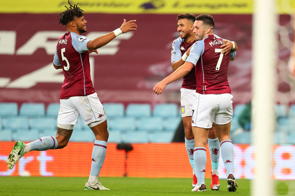 Dua menit kemudian Villa merestorasi keunggulan dua gol berkat sepakan voli John McGinn yang sempat membentur Virgil van Dijk dan arahnya berbelok mengecoh Adrian.