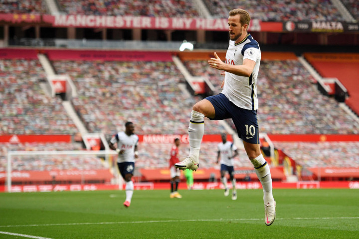 Dua menit setelahnya, situasi 11 lawan 10 langsung dimanfaatkan Tottenham untuk menambah keunggulan lewat gol pertama Kane mengakhiri kerja sama dengan Son.