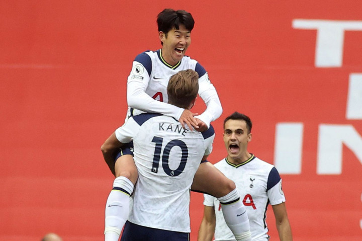 Keunggulan Tottenham bertambah lagi jadi 4-1 lewat gol kedua Son pada menit ke-37, menyontek bola umpan silang Serge Aurieer yang sempat membentur kapten MU Harry Maguire.