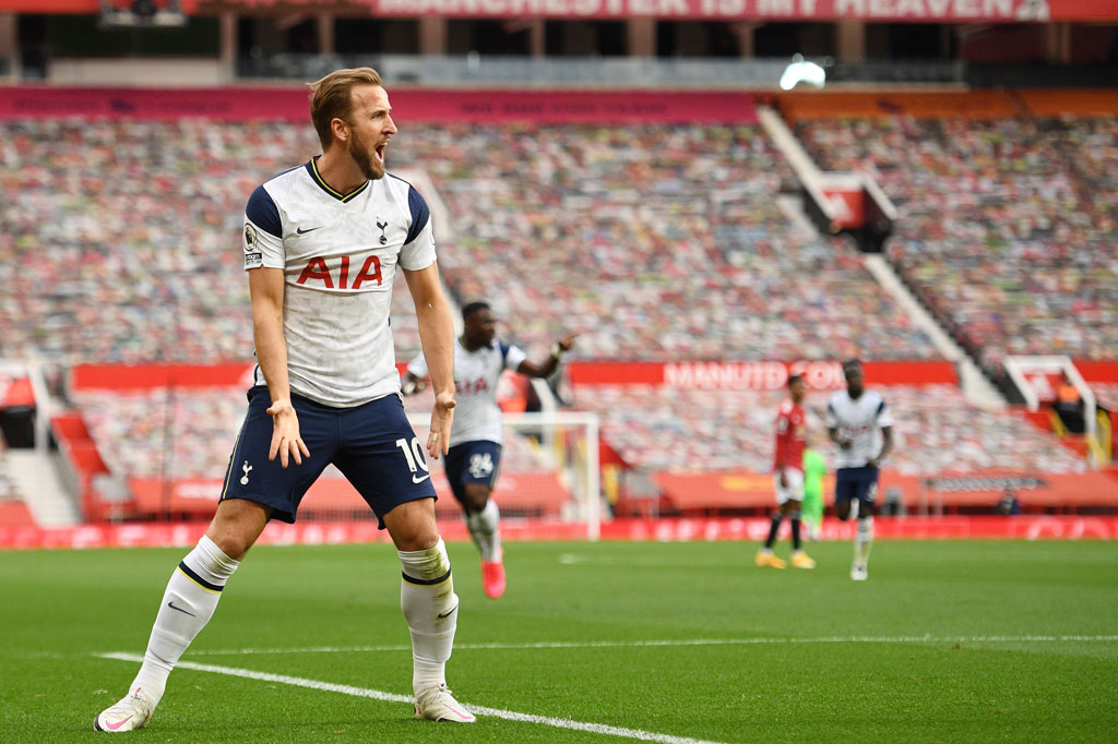 Tottenham terus mendominasi permainan dan pada menit ke-79, Kane melengkapi kemenangan mereka jadi 6-1 lewat eksekusi penalti, setelah Paul Pogba menjatuhkan Lucas Moura.