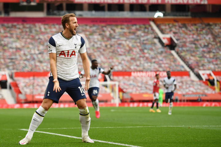 Tottenham terus mendominasi permainan dan pada menit ke-79, Kane melengkapi kemenangan mereka jadi 6-1 lewat eksekusi penalti, setelah Paul Pogba menjatuhkan Lucas Moura.