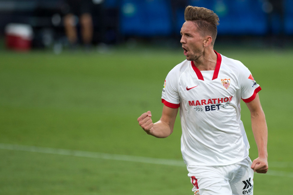 Luuk de Jong melakukan selebrasi usai mencetak gol ke gawang Barcelona.
