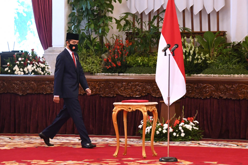 Presiden Joko Widodo tiba untuk memimpin upacara HUT ke-75 TNI di Istana Negara Jakarta.