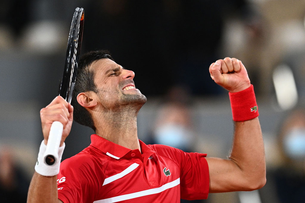 Djokovic menang tiga set langsung dengan skor 6-4, 6-3, 6-3, untuk mencapai perempat final Grand Slam French Open untuk ke-14 kalinya.