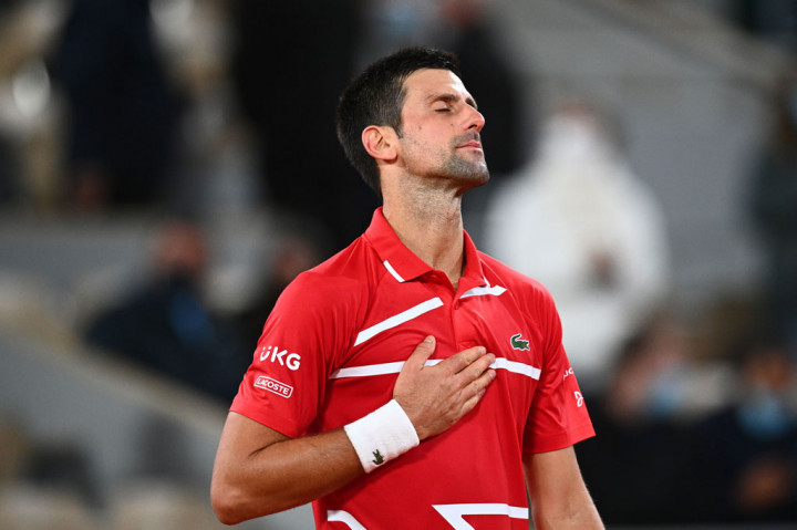 Djokovic yang tengah memburu gelar keduanya di Roland Garros dan gelar ke-18 Grand Slam, meraih kemenangan ke-35 pada 2020 dan belum kehilangan satu set pun di turnamen tersebut.