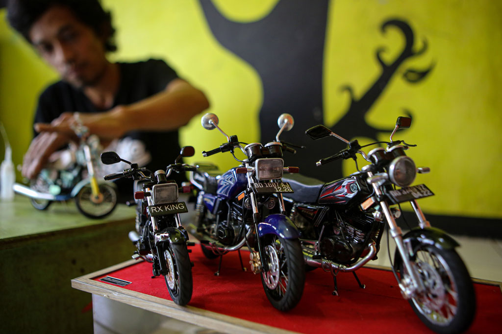 Membuat Miniatur Sepeda  Motor  dari Barang Bekas  Medcom id