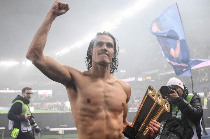 Pemain tim nasional Uruguay Edinson Cavani resmi bergabung dengan Manchester United dalam kontrak satu tahun dengan opsi perpanjangan satu tahun, kata manajemen MU di lamannya, Selasa, 6 Oktober 2020.