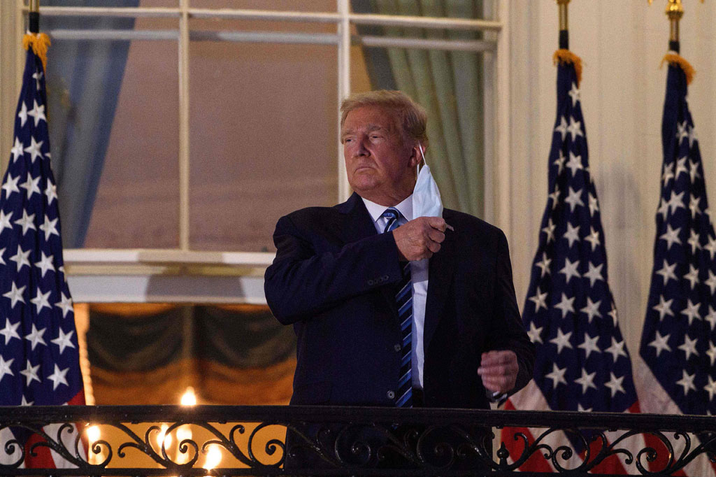 Trump langsung melepas maskernya begitu tiba di Gedung Putih dan bersumpah untuk segera kembali berkampanye.