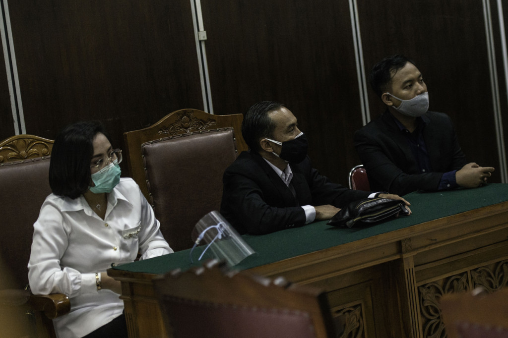 Tim penasihat hukum mantan Kepala Divisi Hubungan Internasional (Kadiv Hubinter) Polri Irjen Pol Napoleon Bonaparte mengikuti sidang putusan praperadilan di Pengadilan Negeri Jakarta Selatan, Jakarta.