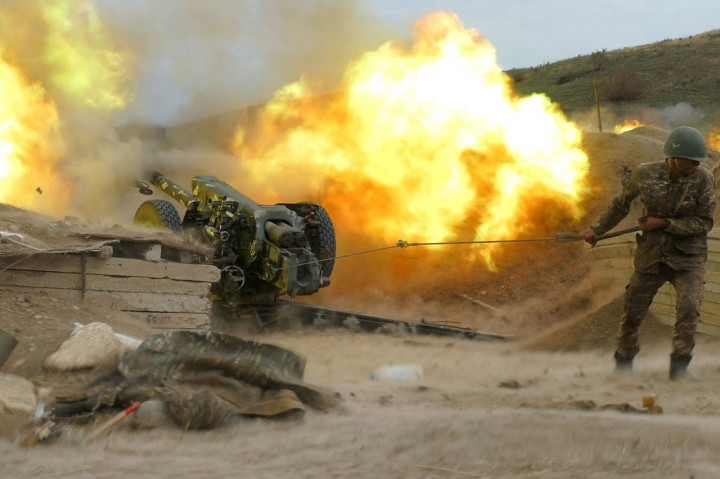 Bentrokan itu adalah yang terburuk sejak 1990-an, ketika sekitar 30.000 orang tewas, dan menyebar ke luar daerah kantong Nagorno-Karabakh.