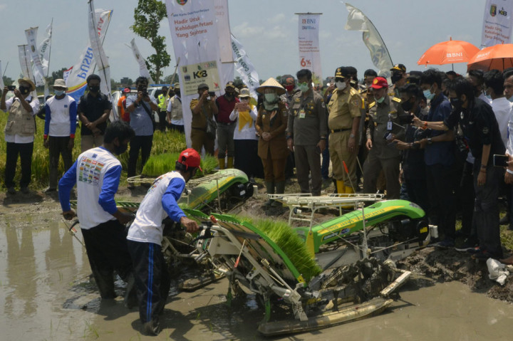Pada kesempatan tersebut Mentan mengapresiasi ketangguhan Provinsi Lampung sebagai penyumbang terbesar pangan nasional, yakni pada 2019 menjadi provinsi dengan produksi padi tertinggi ke-6 di Indonesia. 