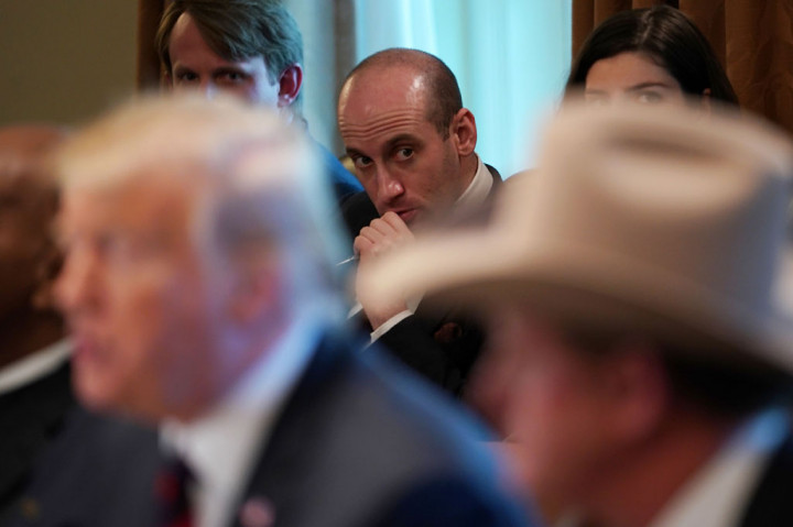 Istri Miller, Katie Miller, yang merupakan juru bicara Wakil Presiden Mike Pence, dinyatakan positif terkena virus itu pada Mei.