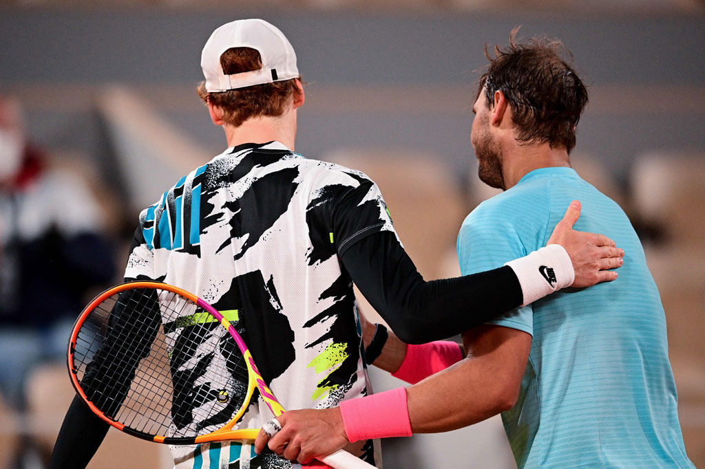 Sang juara French Open 12 kali itu selanjutnya akan menghadapi petenis Argentina Diego Schwartzman, yang menyingkirkan pemenang US Open unggulan ketiga Dominic Thiem, untuk memperebutkan satu tempat di final.