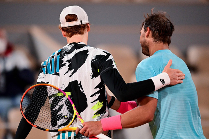 Sang juara French Open 12 kali itu selanjutnya akan menghadapi petenis Argentina Diego Schwartzman, yang menyingkirkan pemenang US Open unggulan ketiga Dominic Thiem, untuk memperebutkan satu tempat di final.