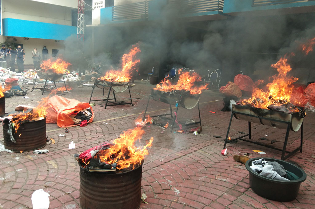 Hengky menambahkan, barang-barang yang dimusnahkan tersebut di antaranya komputer dan aksesoris, barang mainan, obat-obatan, makanan dan kosmetik, senjata tajam, kamera dan akasesoris, pakaian bekas, pakaian dan aksesoris, suku cadang kendaraan bermotor, suku cadang bekas, sex toys, dan lainnya.