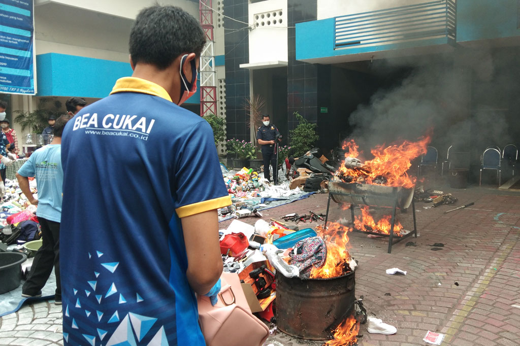 Kepala KPPBC TMP B Yogyakarta Hengky TP Aritonang di sela-sela pemusnahan barang mengatakan, keseluruhan barang yang dimusnahkan itu sebanyak 2.603 paket dengan total nilai sebesar Rp1,2 miliar. 