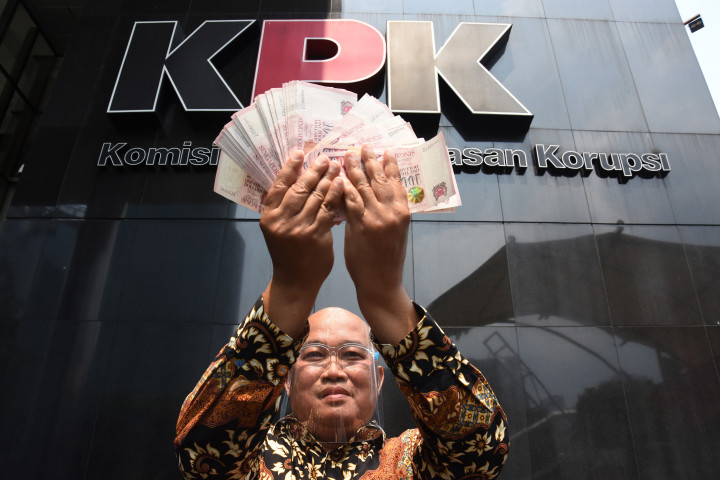 Plt Juru Bicara KPK Ali Fikri mengatakan, KPK akan segera memverifikasi dan menganalisis laporan yang dilakukan Boyamin. Dia melanjutkan, KPK akan menginformasikan perkembangan lebih lanjut kepada publik terkait kasus dugaan gratifikasi tersebut. 
