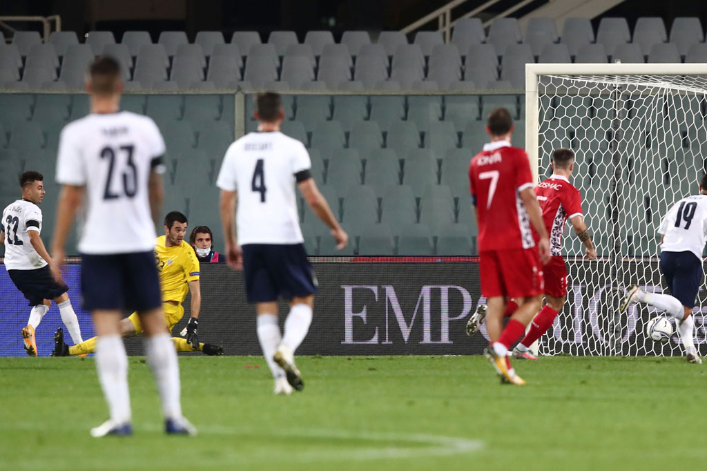 Stephan El Shaarawy membawa Gli Azzuri unggul 3-0 pada menit ke-30, menuntaskan umpan matang Cristante.