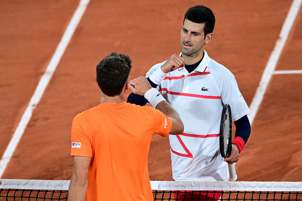 Carreno Busta sempat bertahan, namun Djokovic tetap lebih unggul dan memenangi pertandingan untuk mengantarnya melaju ke semifinal.