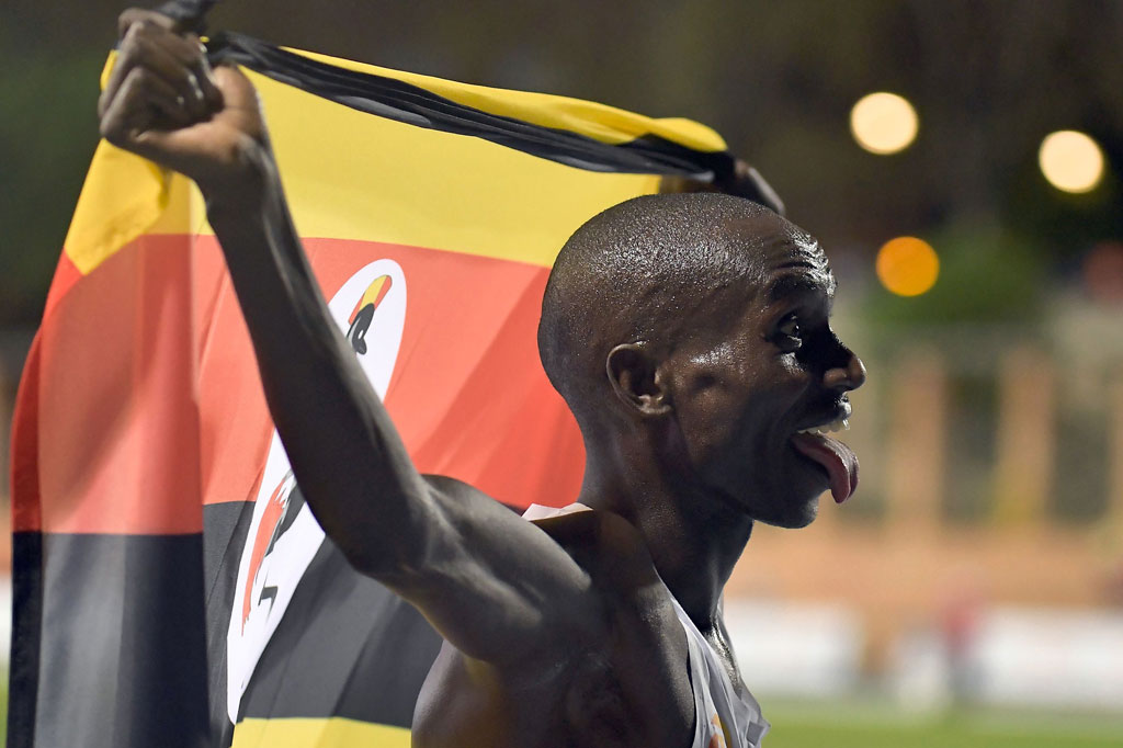 Sementara itu, pelari Uganda Joshua Cheptegei memecahkan rekor dunia 10.000m putra dengan catatan waktu 26 menit 11,00 detik.