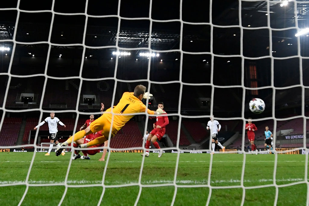 Jerman kembali merestorasi keunggulan pada menit ke-81 lewat Gian-Luca Waldschmidt. Ini merupakan gol internasional pertama bagi Waldschmidt.