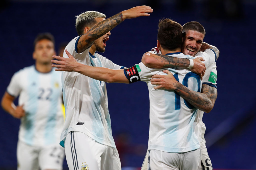 Messi yang maju sebagai algojo menjalankan tugasnya dengan baik dengan mengecoh kiper Ekuador. Bagi pemain Barcelona yang berusia 33 tahun tersebut, ini merupakan gol internasionalnya yang ke-71.