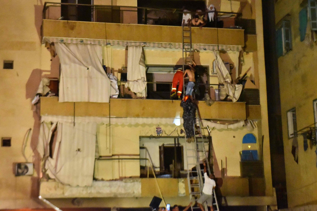 Sumber keamanan mengatakan kebakaran terjadi di tempat bawah tanah di mana ada juga bensin. 