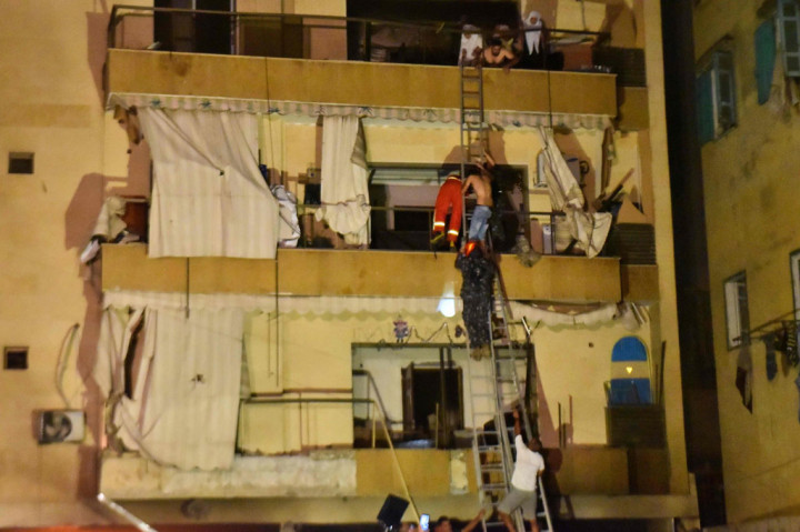 Sumber keamanan mengatakan kebakaran terjadi di tempat bawah tanah di mana ada juga bensin. 