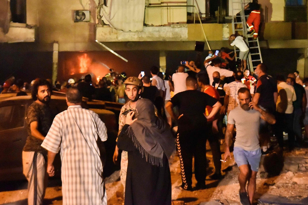 Sedikitnya empat orang tewas dan beberapa lainnya luka-luka setelah sebuah tangki bahan bakar minyak (BBM) meledak dan terbakar di Ibu Kota Lebanon, Beirut pada Jumat, 9 Oktober 2020 waktu setempat.